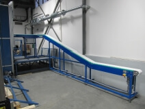 modulární lomený dopravník pro dopravu keramických destiček