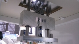 montážní stůl pro výrobní linku, sloužící pro zrychlení výrobního procesu