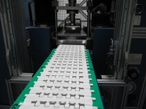 modulární lomený dopravník pro dopravu keramických destiček